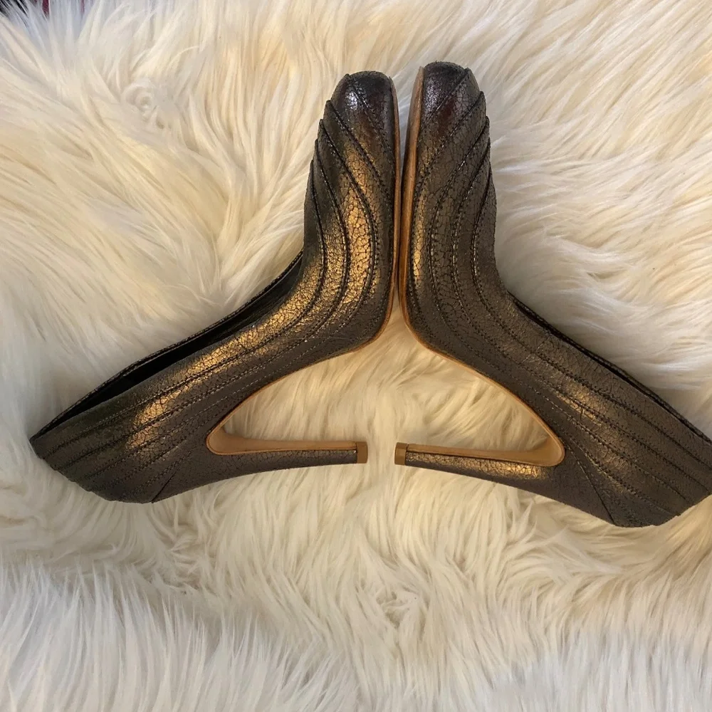 tory burch metallic pumps